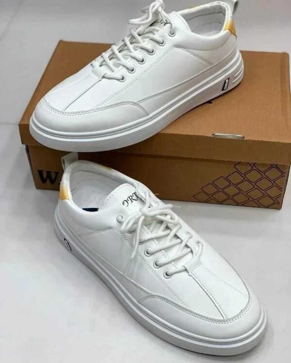 Skateboard shoes Men. Lightweight Leather Non slip White Flats Zapatos.